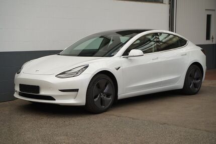 Tesla Model 3 97.145 km 24.950 &euro; Mönchengladbach 41236