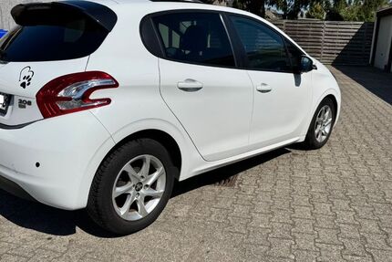 Peugeot 208 156.000 km 4.650 &euro; Mönchengladbach 41238