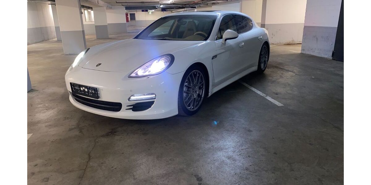 Porsche Panamera 90.000 km 27.500 &euro; Krefeld 47798