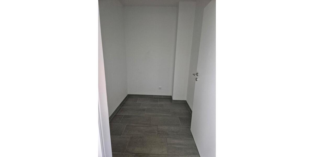Erdgeschoßwohnung Mönchengladbach Süd - 3 Zimmer, 1.300&euro; | Angebot:23538029