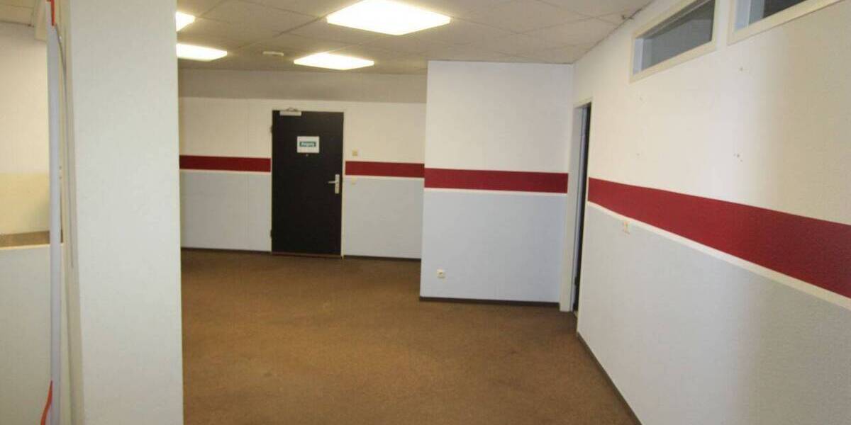 Gewerbeobjekt Krefeld Stadtmitte - 9 Zimmer, 214 m&sup2;, 1.200&euro; | Angebot:25684500