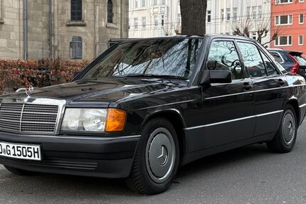 Mercedes-Benz 190 222.000 km 5.500 &euro; Düsseldorf 40545