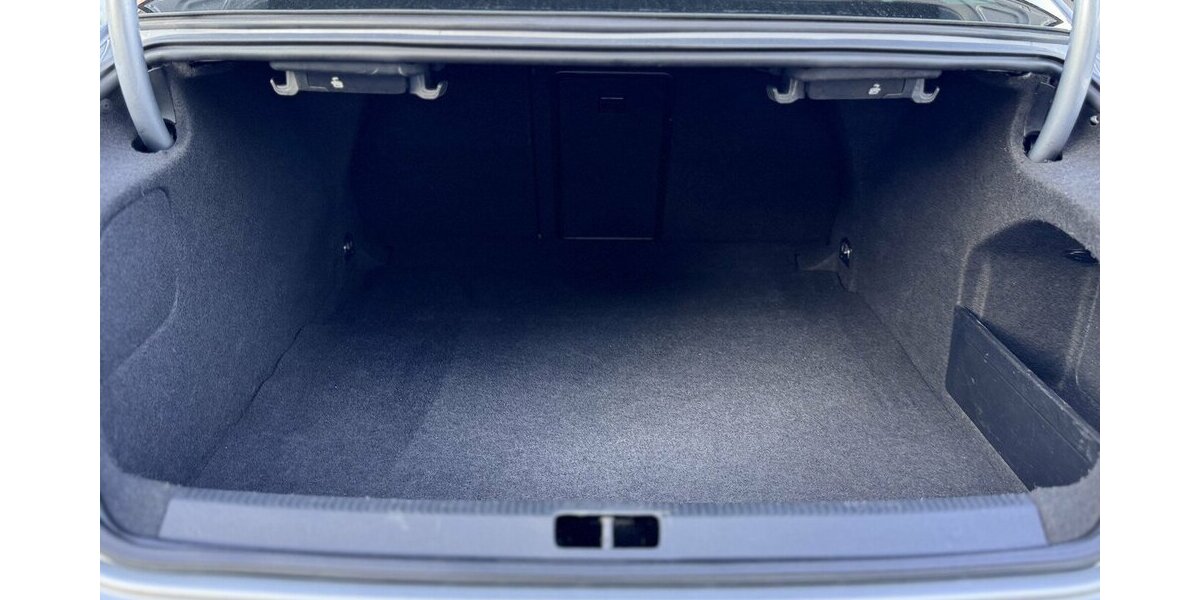 VW Passat CC Highline/Autom,/ Leder/PANO/5 Sitze 180.000 km 10.490 &euro; Mönchengladbach 41066