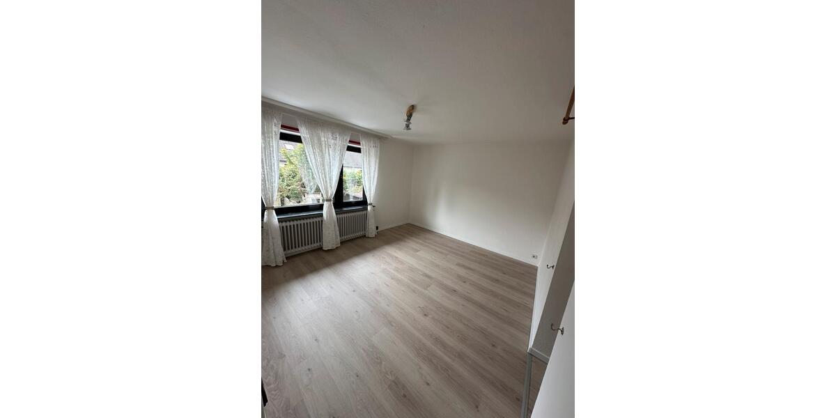 Doppelhaushälfte Düsseldorf Stadtbezirk 6 - 5 Zimmer, 154 m&sup2;, 2.600&euro; | Angebot:26051077