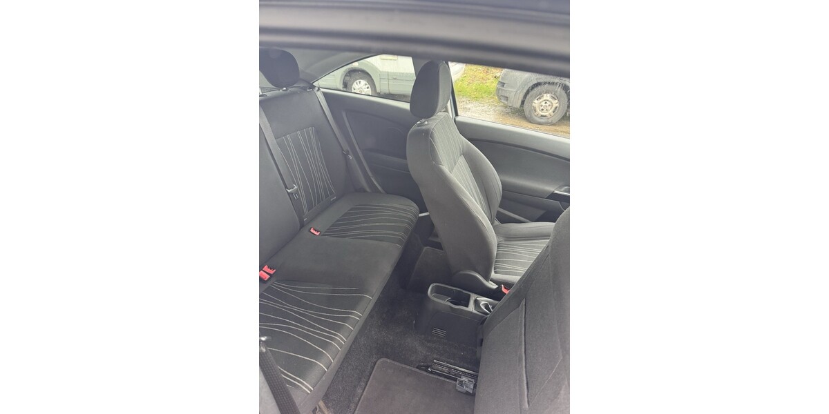 Opel Corsa D 135.201 km 3.290 &euro; Düsseldorf 40213