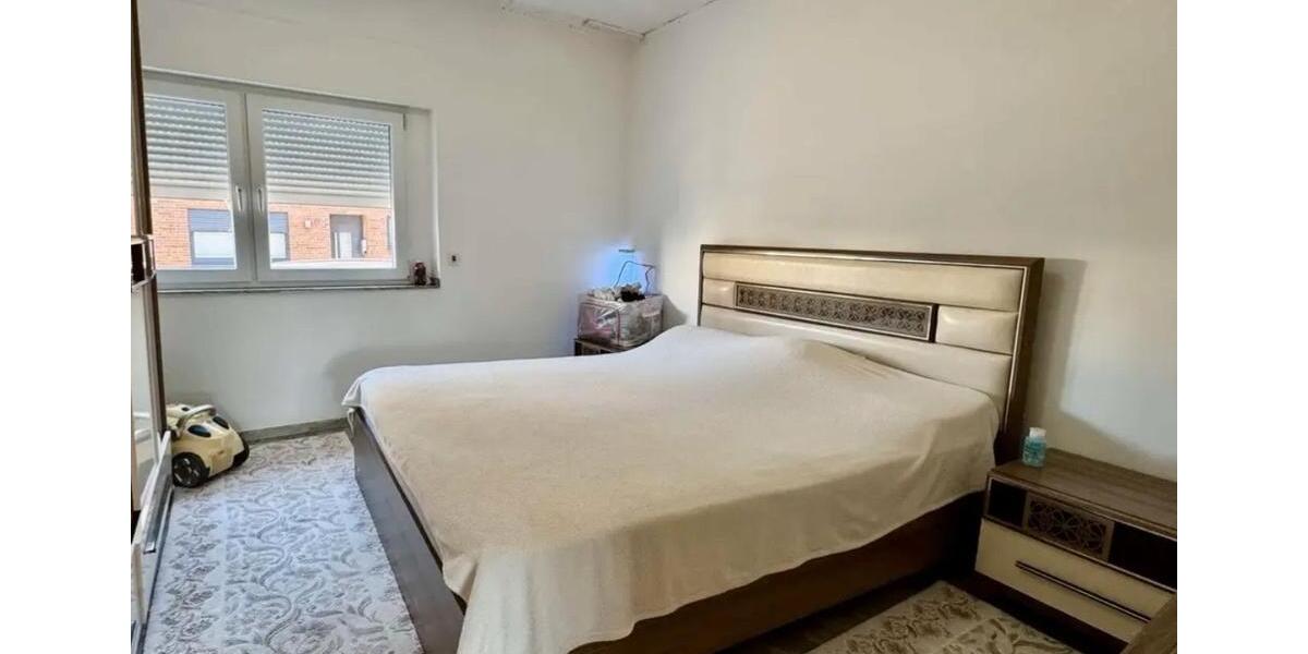 Reihenhaus Grevenbroich Neuenhausen - 8 Zimmer, 180 m&sup2;, 275.000&euro; | Angebot:26227521