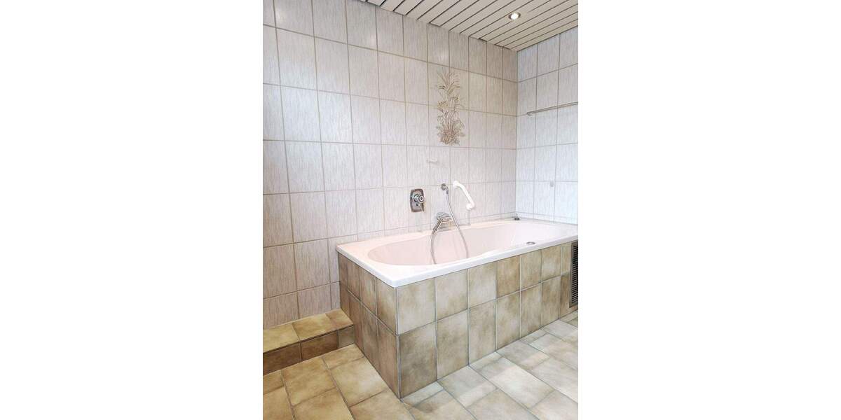 Mehrfamilienhaus, Wohnhaus Mönchengladbach-Wickrath Wickrath - 6 Zimmer, 124 m&sup2;, 368.000&euro; | Angebot:25744860