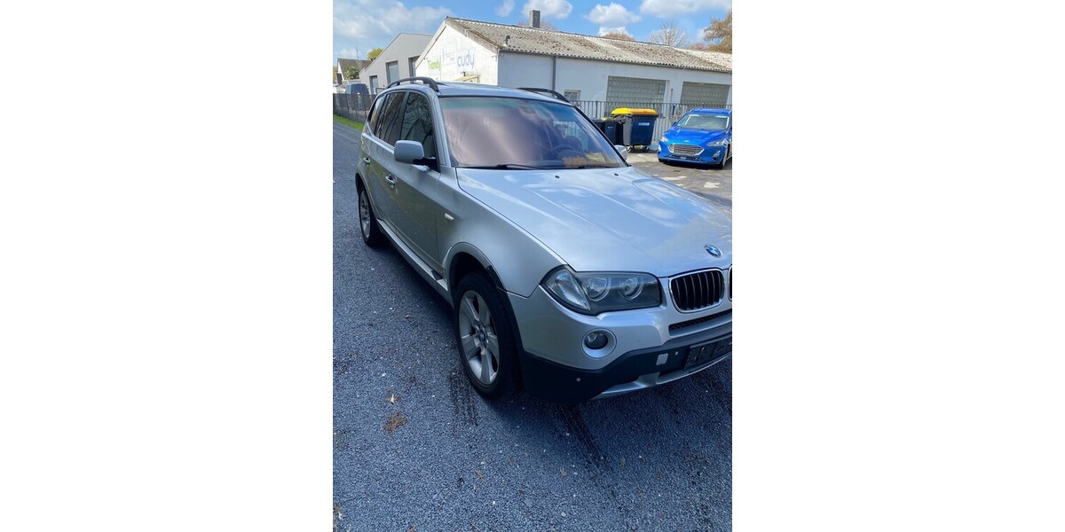 BMW X3 xDrive20d Aut/PANORAMA.SPORTSITZE:18-ZOLL.P 223.000 km 2.990 &euro; Hilden 40721