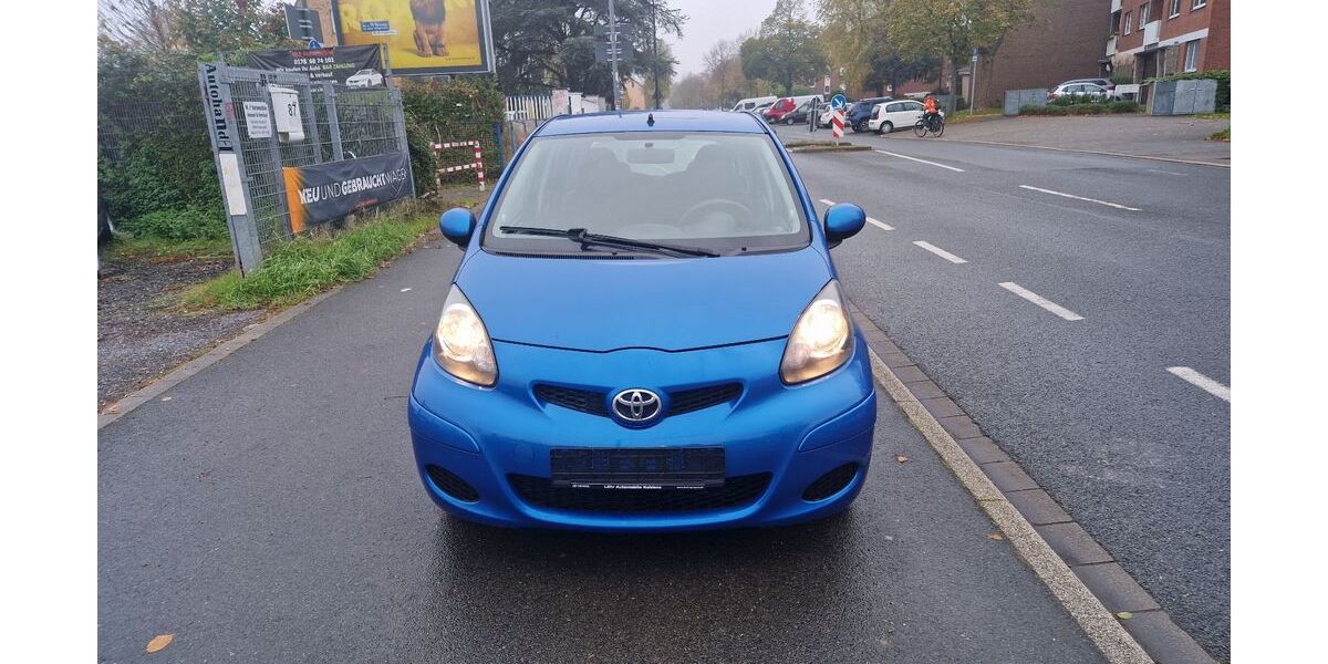 Toyota Aygo (X) 129.520 km 3.200 &euro; Düsseldorf 40549