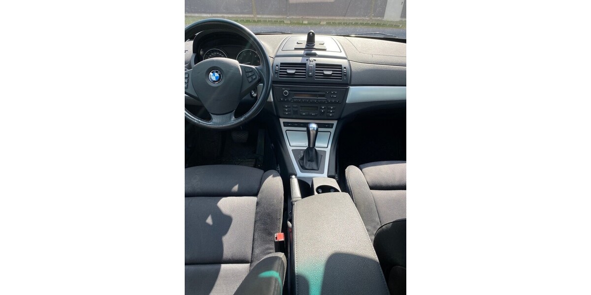 BMW X3 xDrive20d Aut/PANORAMA.SPORTSITZE:18-ZOLL.P 223.000 km 2.990 &euro; Hilden 40721