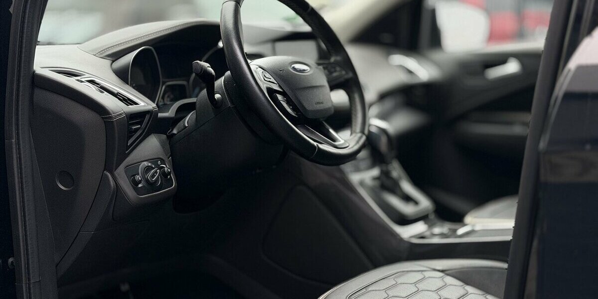 Ford Kuga Vignale / Panorama / Kamera / Keyless GO 34.000 km 21.890 &euro; Mönchengladbach 41066