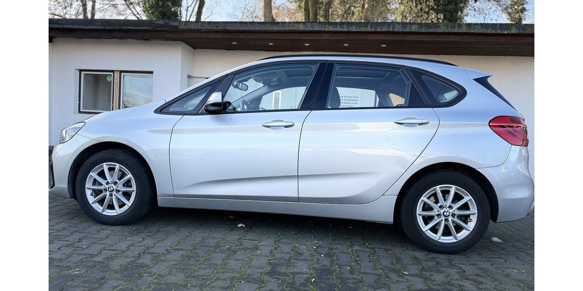 BMW 218 Active Tourer Automatik / PANO / LED / 1.Hd 65.000 km 15.900 &euro; Mönchengladbach 41066