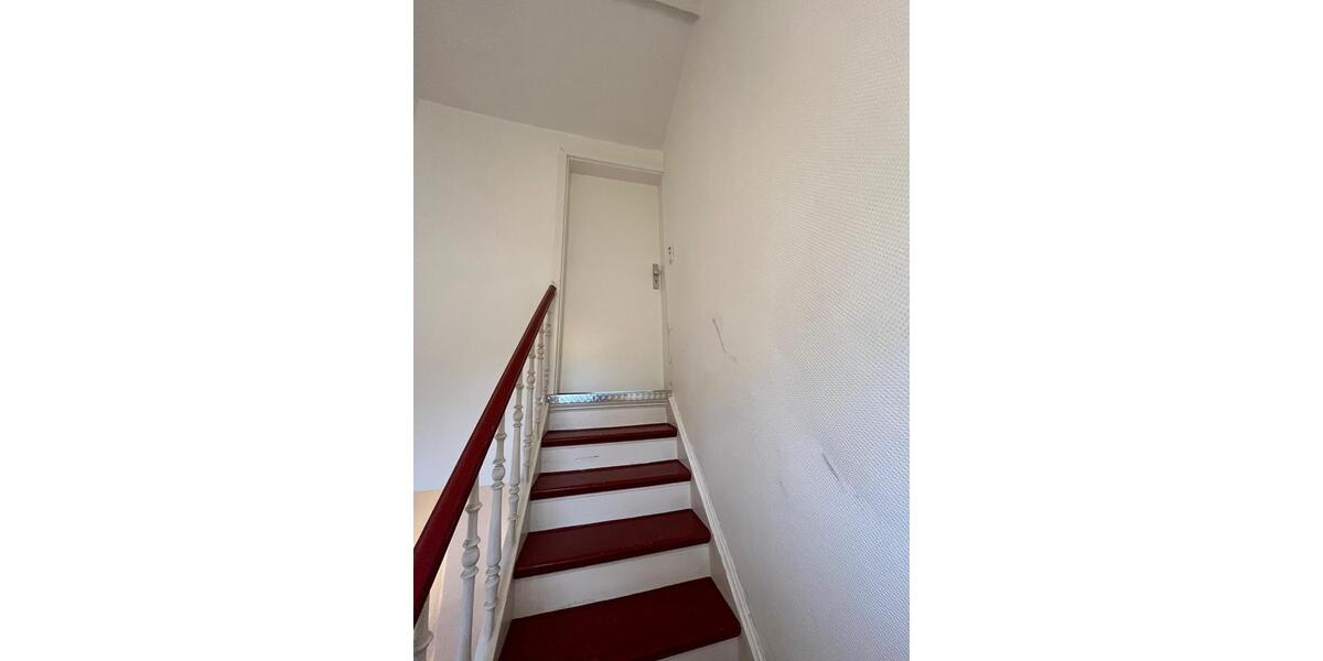 Dachgeschoßwohnung Krefeld Cracau - 3 Zimmer, 63 m&sup2;, 135.000&euro; | Angebot:26184839