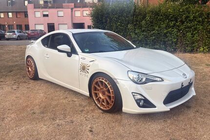 Toyota GT86 181.707 km 15.499 &euro; Jülich 52428