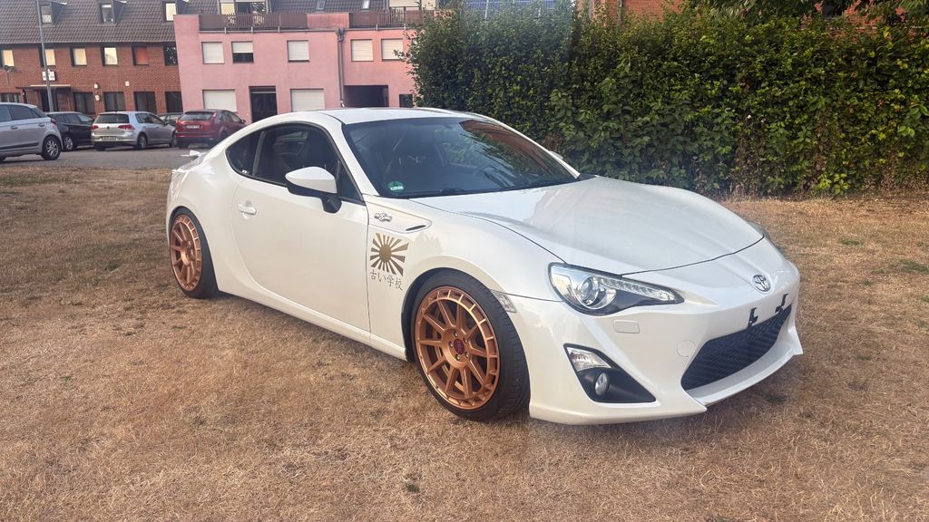 Toyota GT86 181.707 km 15.499 &euro; Jülich 52428