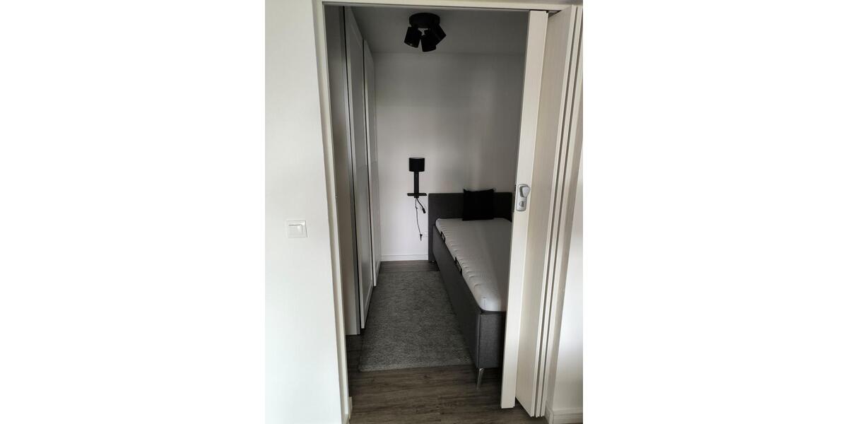 Etagenwohnung Neuss Reuschenberg - 1 Zimmer, 44 m&sup2;, 725&euro; | Angebot:25638803