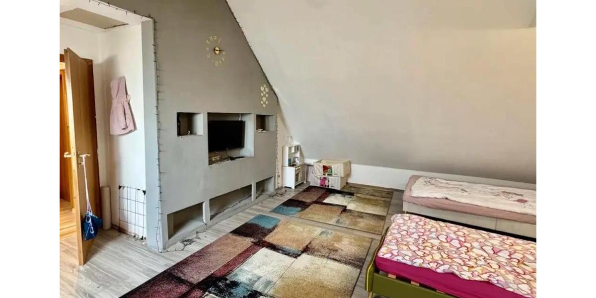 Reihenhaus Grevenbroich Neuenhausen - 8 Zimmer, 180 m&sup2;, 275.000&euro; | Angebot:26227521