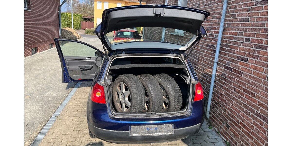 VW Golf 1.6 FSI V 184.000 km 2.200 &euro; Wassenberg 41849