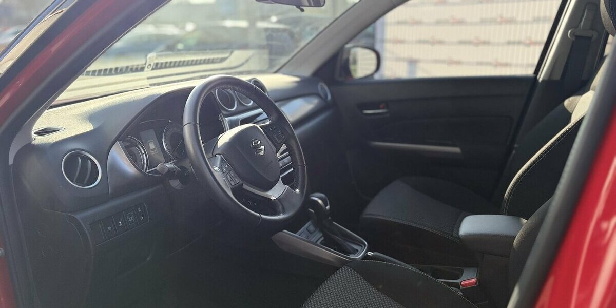 Suzuki Vitara 1.4 Hybrid 4x2 / Automatik / Kamera 35.000 km 21.490 &euro; Mönchengladbach 41066