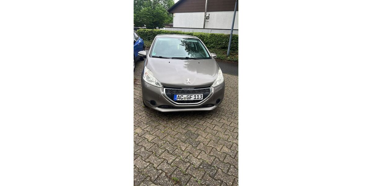 Peugeot 208 115.000 km 3.799 &euro; Niederzier 52382