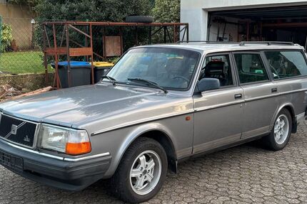 Volvo 240 326.085 km 8.900 &euro; Bergheim 50129