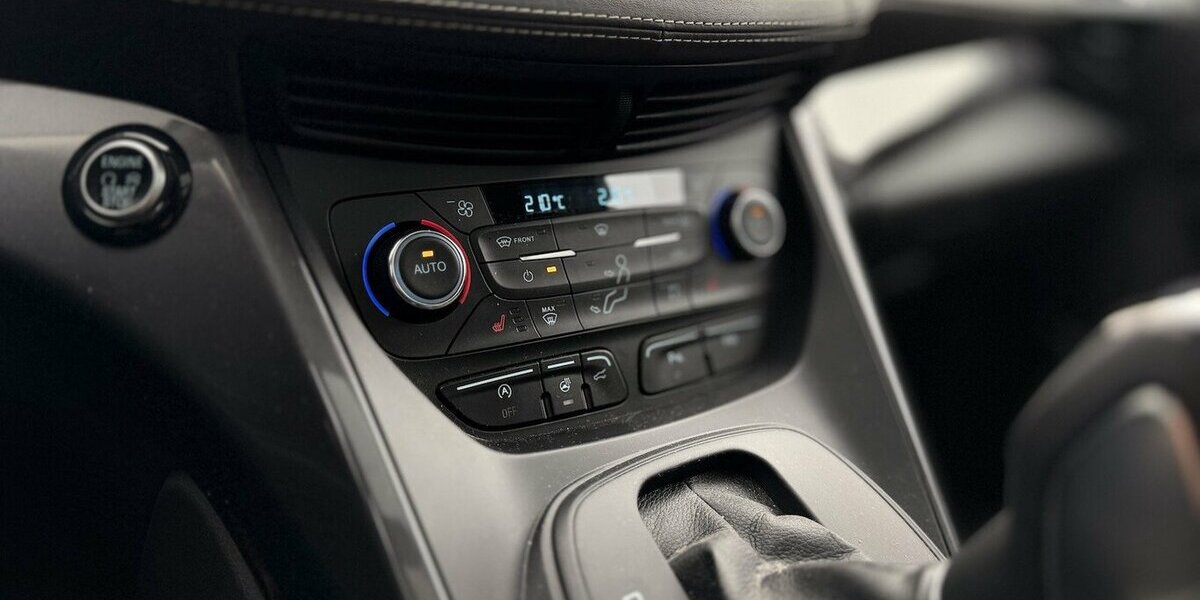 Ford Kuga Vignale / Panorama / Kamera / Keyless GO 34.000 km 21.890 &euro; Mönchengladbach 41066