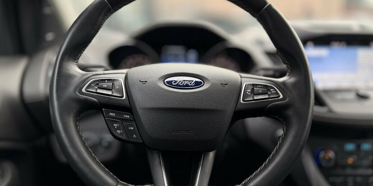 Ford Kuga Vignale / Panorama / Kamera / Keyless GO 34.000 km 21.890 &euro; Mönchengladbach 41066