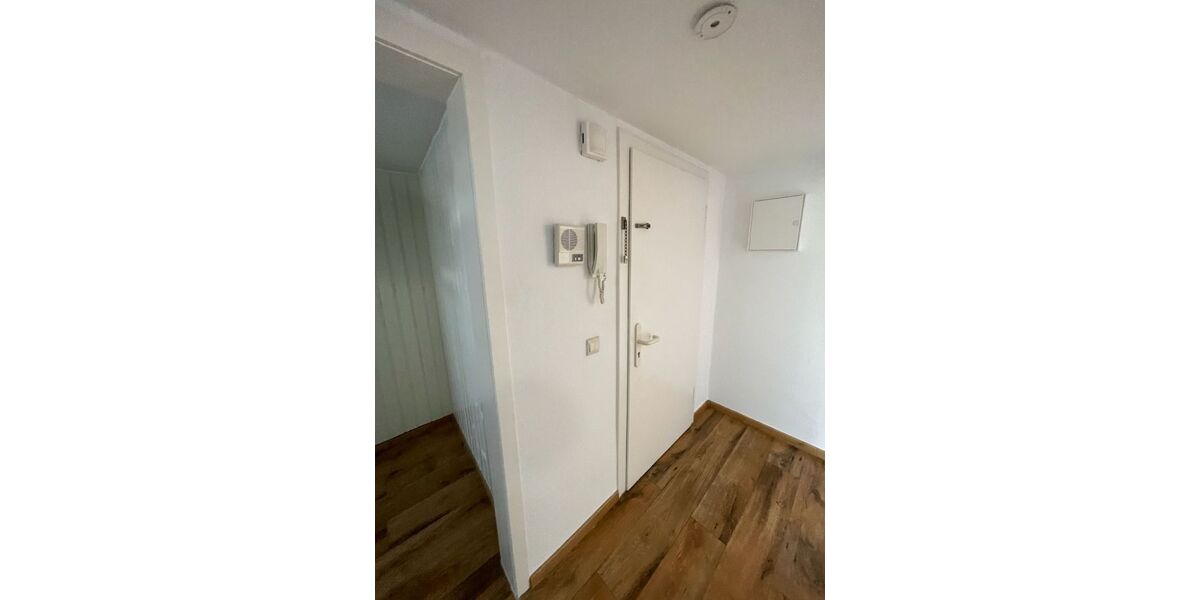 Provisionsfrei* SOFORT FREI! Rhein-nah - 2-Zm Penthouse Oberkassel - renoviert, Klimaanlage Einbauküche 55m² - Einfamilienhaus Düsseldorf Oberkassel | Angebot:25926108