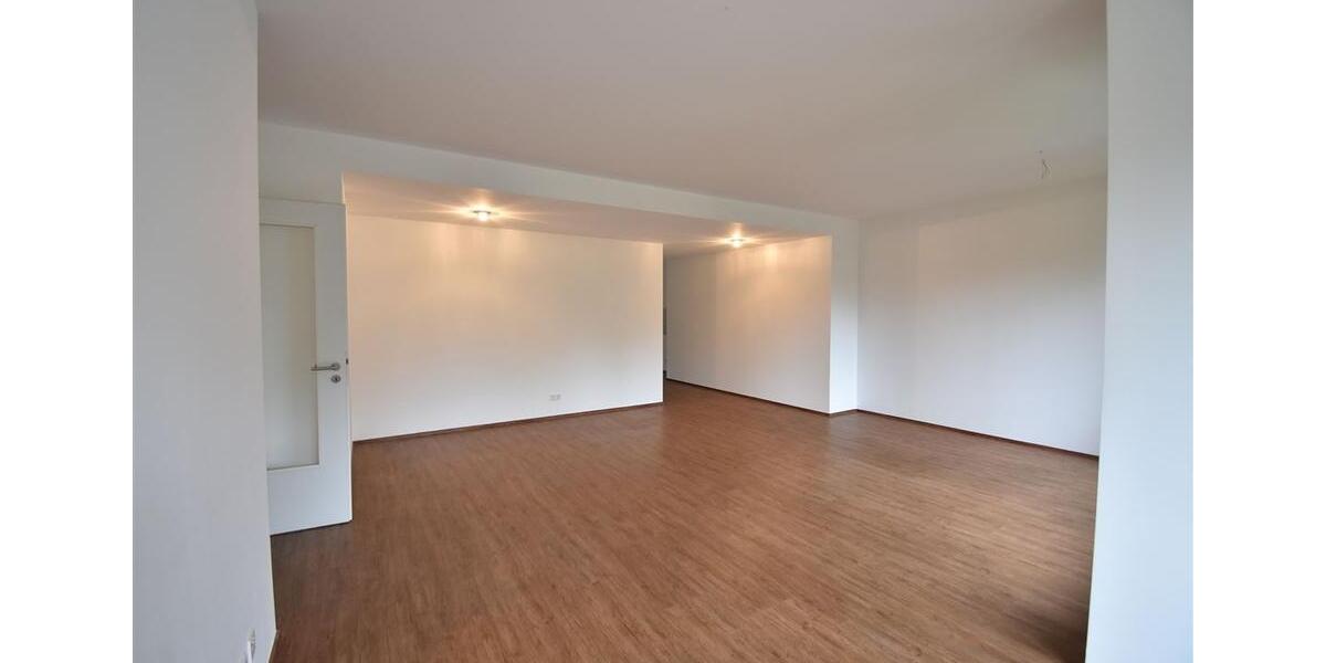 Etagenwohnung Düsseldorf Stadtbezirk 2 - 3 Zimmer, 106 m&sup2;, 1.700&euro; | Angebot:23373800