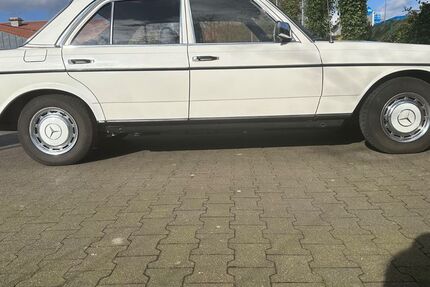 Mercedes-Benz 200 235.000 km 12.500 &euro; Düsseldorf 40212