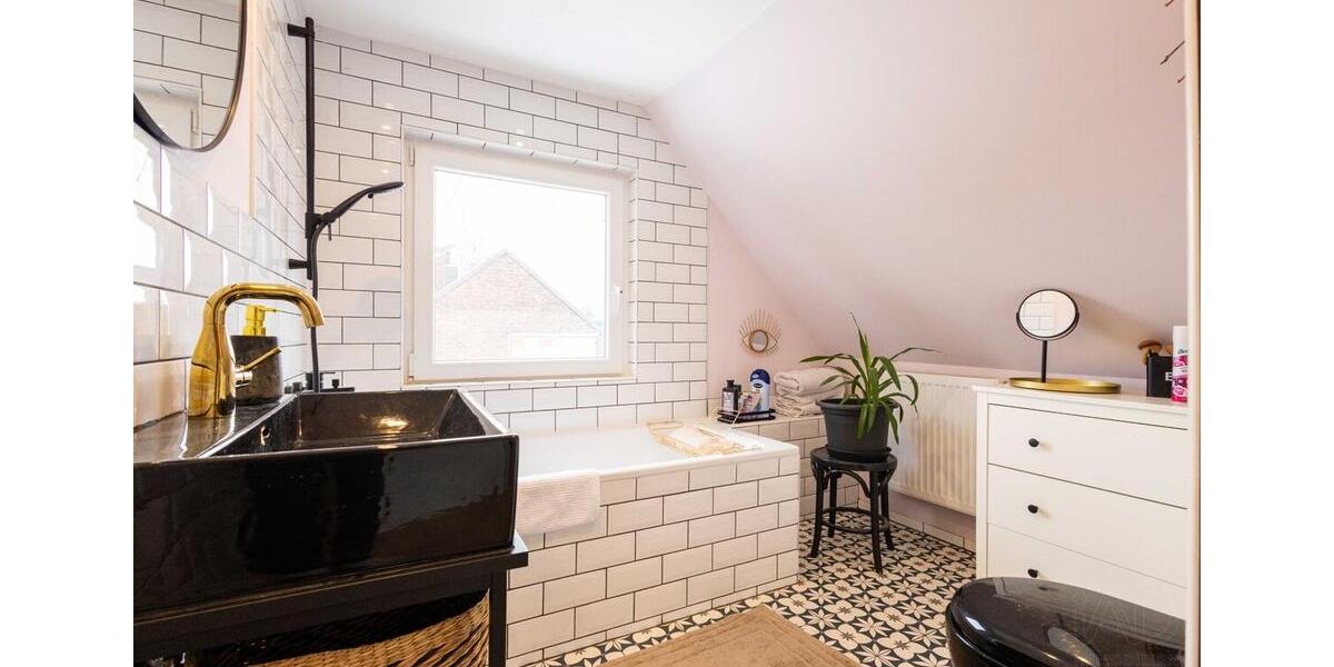 Etagenwohnung Jüchen - 4 Zimmer, 116 m&sup2;, 1.380&euro; | Angebot:24487686