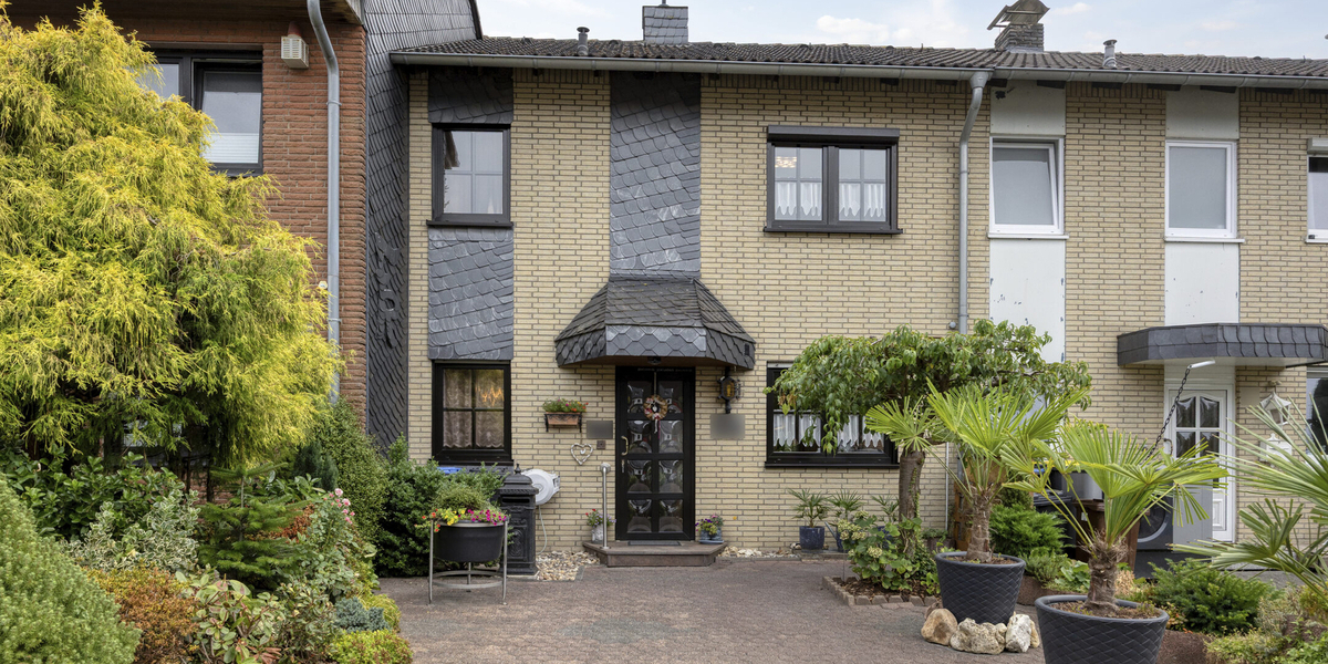 Top gepflegtes Reihenmittelhaus mit gemütlichem Garten, Terrasse und Garage in beliebter Wohnlage - Reihenmittelhaus Pulheim / Brauweiler Brauweiler | Angebot:27285366