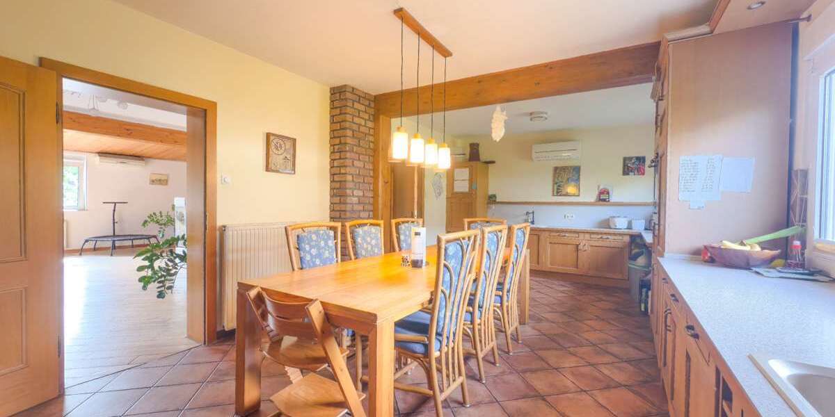 Einfamilienhaus Düsseldorf Stadtbezirk 8 - 12 Zimmer, 226 m&sup2;, 775.000&euro; | Angebot:22652412