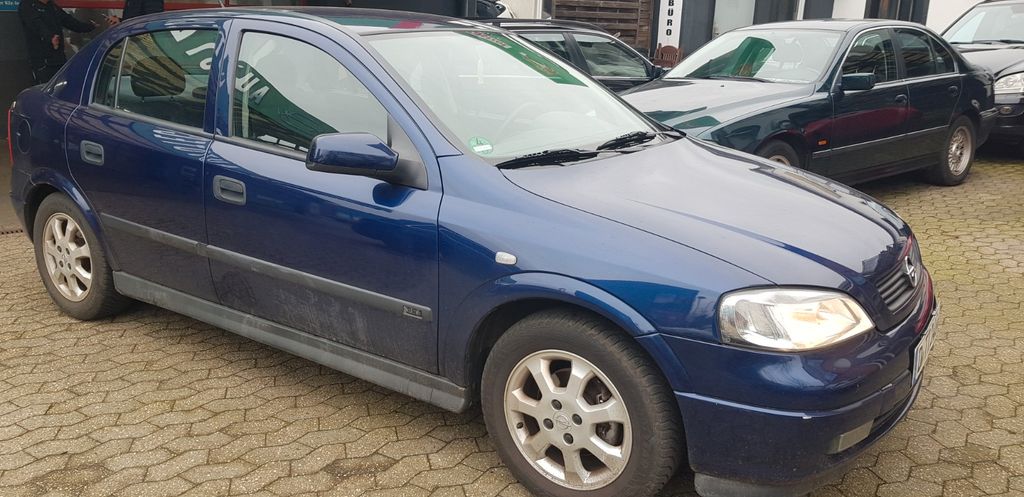 Opel Astra 122.000 km 2.499 &euro; Düsseldorf 40231
