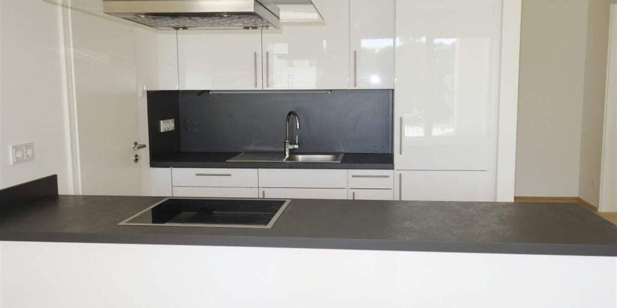 Zimmer Mönchengladbach Stadtmitte - 2 Zimmer, 103 m&sup2;, 1.379&euro; | Angebot:25778925