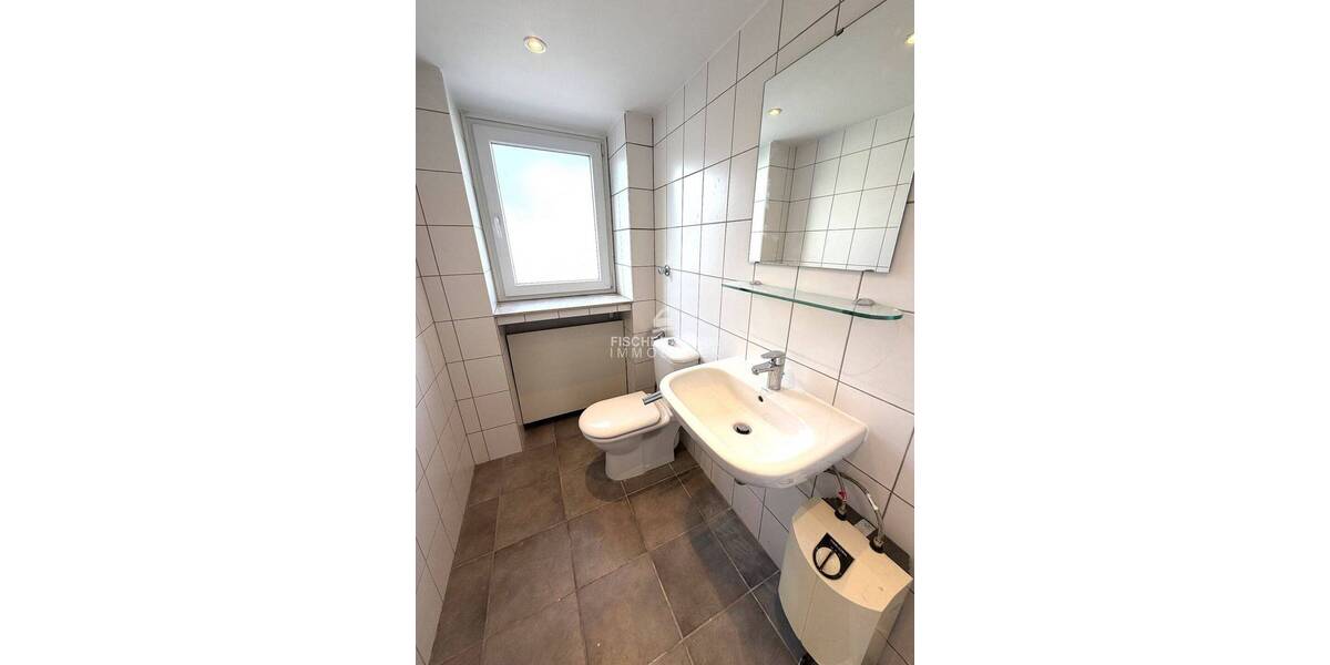 Gewerbeobjekt Düsseldorf Stadtmitte - 5 Zimmer, 104 m&sup2;, 1.360&euro; | Angebot:26346033