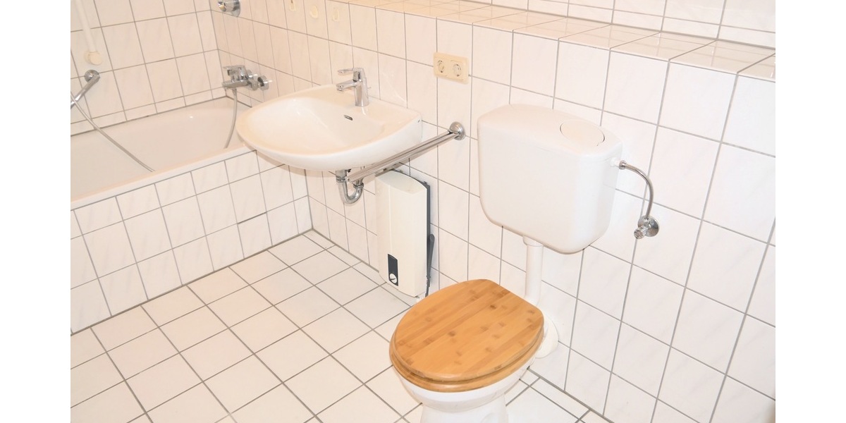 NE-Stadionviertel, ruhige kompl. Renov. 2 Zi. ETW, KDB, Balkon, Carport, Keller - Erdgeschoßwohnung Neuss Augustinusviertel | Angebot:27350485