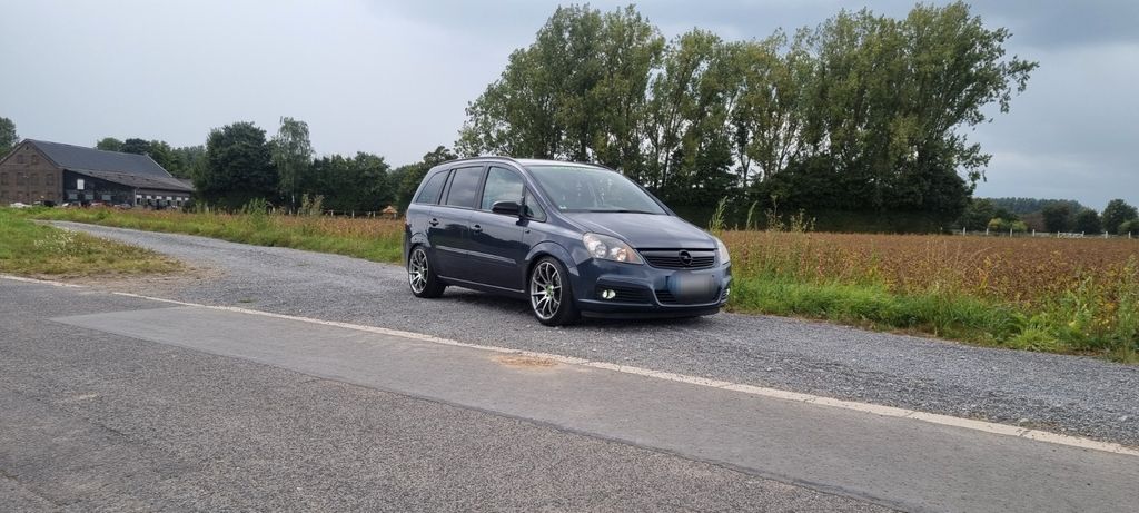 Opel Zafira 190.000 km 2.150 &euro; Neuss 41466