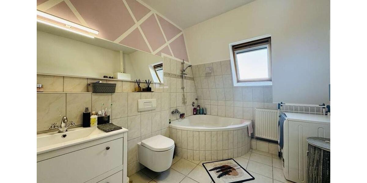 Dachgeschoßwohnung Mönchengladbach Nord - 4.5 Zimmer, 117 m&sup2;, 295.000&euro; | Angebot:27108701