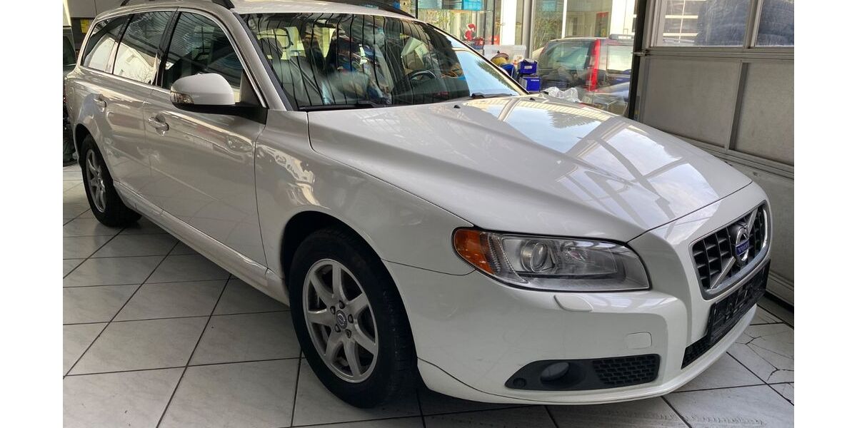 Volvo V70 236.800 km 7.900 &euro; Düsseldorf 40233