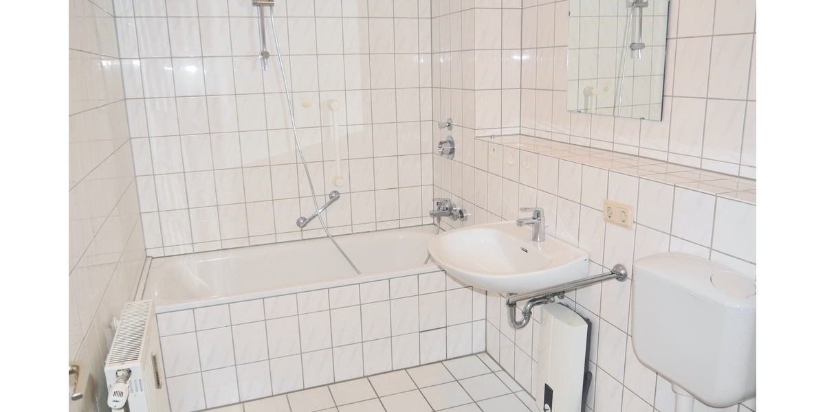 NE-Stadionviertel, ruhige kompl. Renov. 2 Zi. ETW, KDB, Balkon, Carport, Keller - Erdgeschoßwohnung Neuss Augustinusviertel | Angebot:27350485