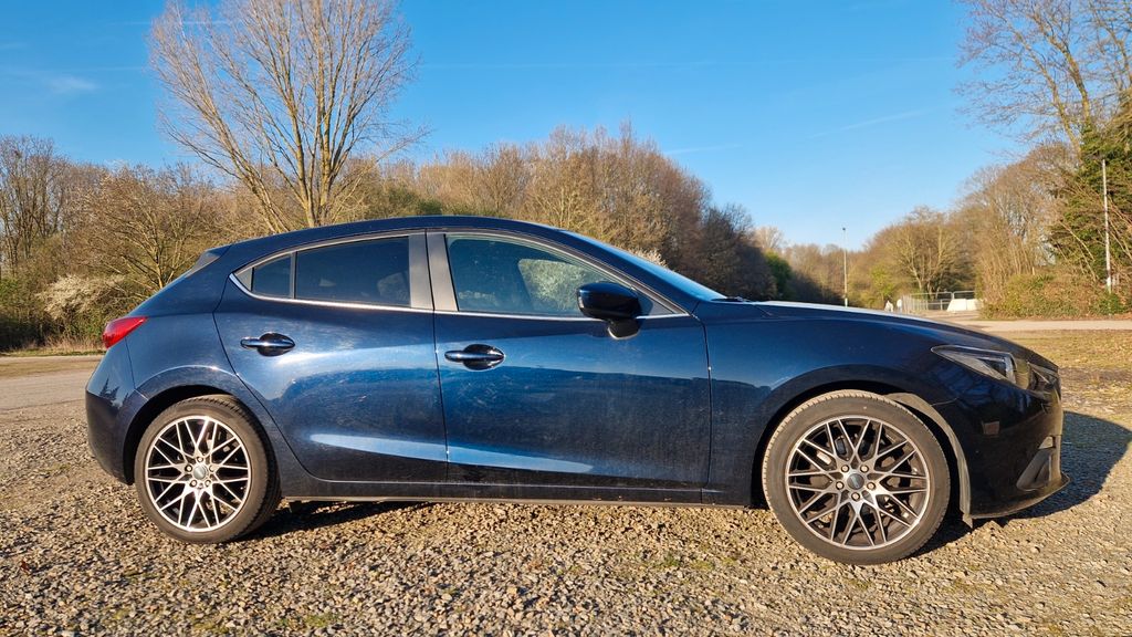 Mazda 3 87.000 km 13.200 &euro; Neuss 41462