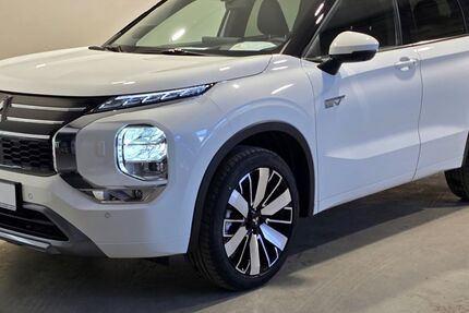 Mitsubishi Plug-in Hybrid Outlander 4.698 km 43.480 &euro; Mönchengladbach 41061