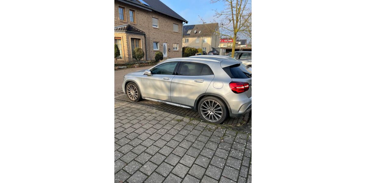 Mercedes-Benz GLA 250 58.500 km 22.990 &euro; Kerpen 50170