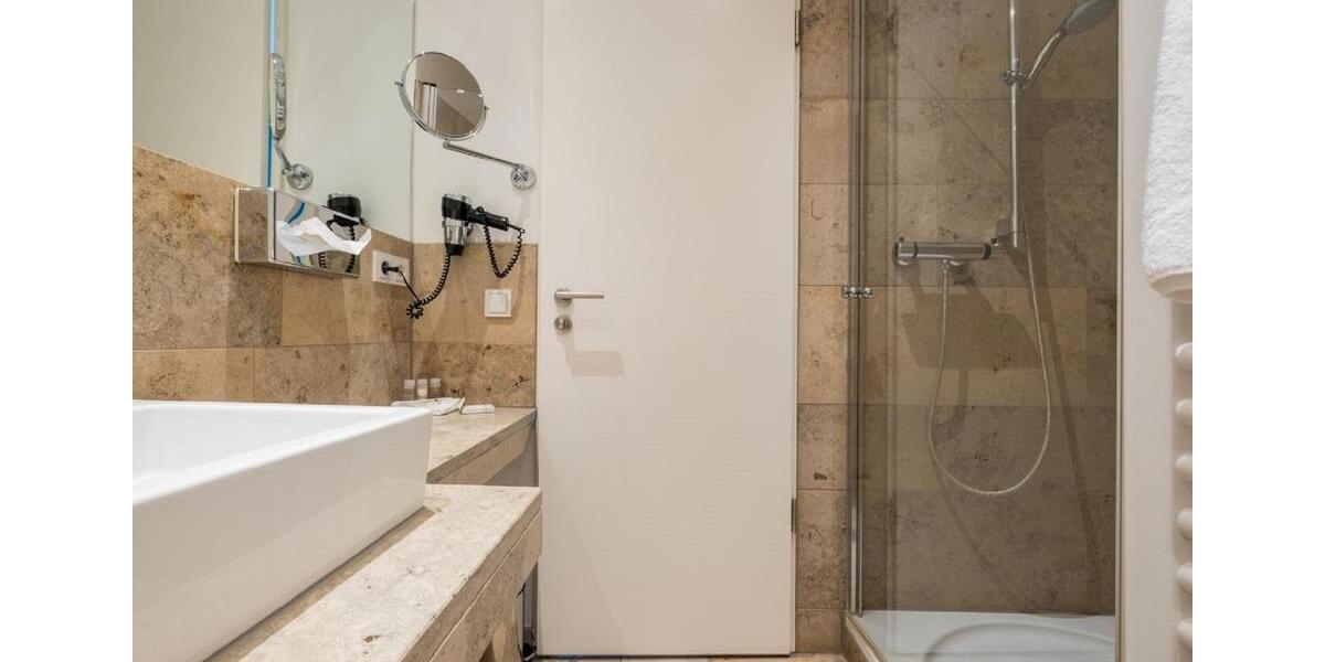 Dachgeschoßwohnung Düsseldorf Pempelfort - 2 Zimmer, 51 m&sup2;, 1.050&euro; | Angebot:26050315