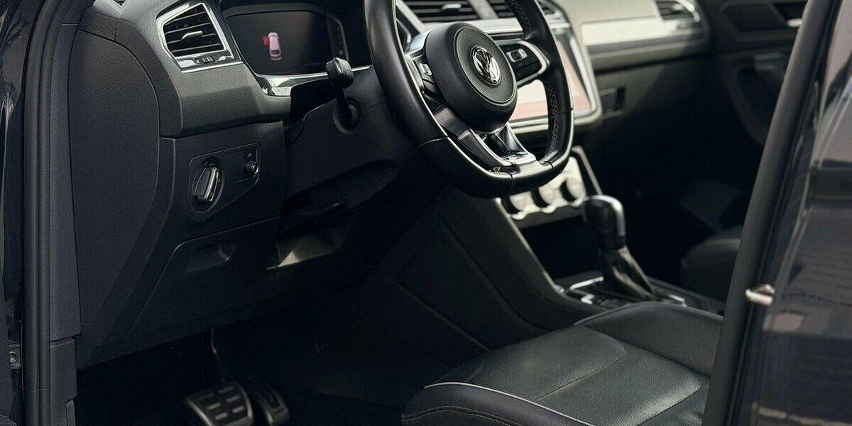 VW Tiguan Allspace R-LIne / 4Motion / Pano / Memory 99.000 km 33.490 &euro; Mönchengladbach 41066