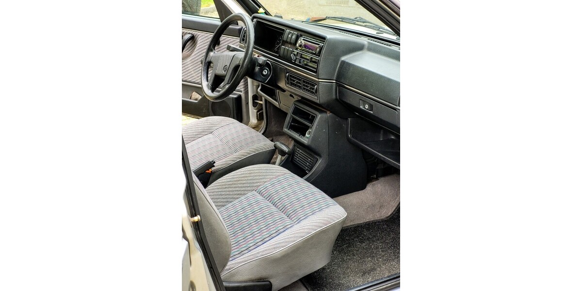 VW Jetta 184.000 km 4.000 &euro; Düsseldorf 40213