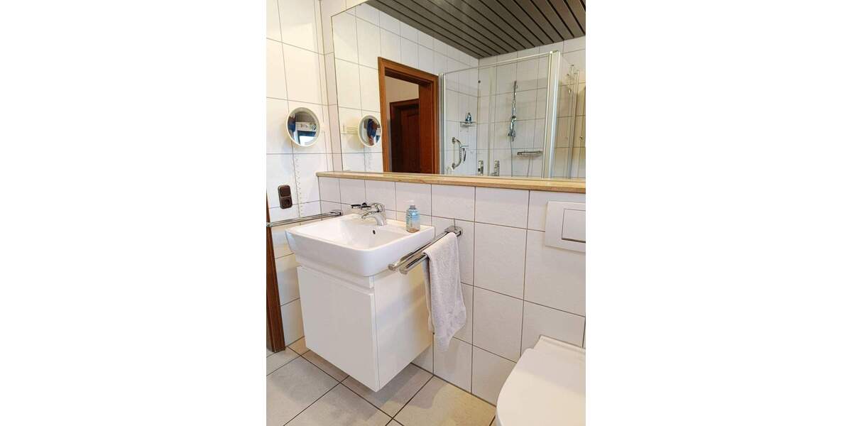 Mehrfamilienhaus, Wohnhaus Mönchengladbach-Wickrath Wickrath - 6 Zimmer, 124 m&sup2;, 368.000&euro; | Angebot:25744860