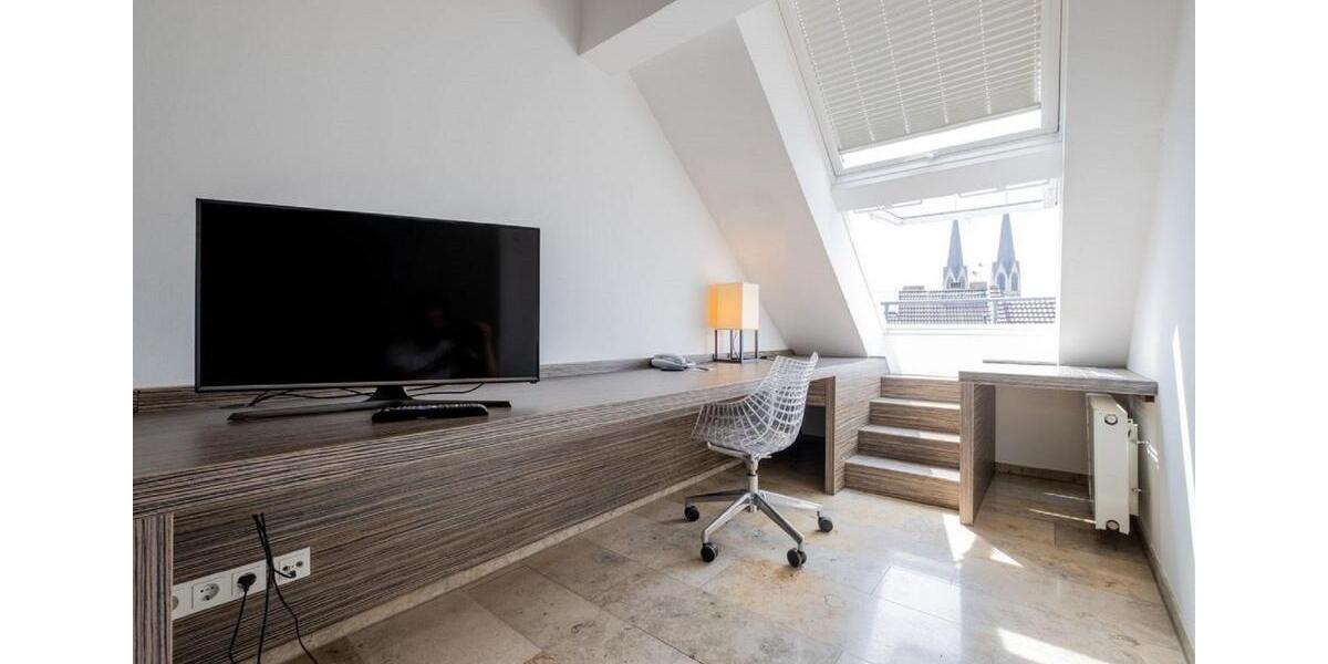 Dachgeschoßwohnung Düsseldorf Pempelfort - 2 Zimmer, 51 m&sup2;, 1.050&euro; | Angebot:26050315