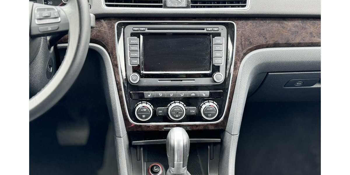 VW Passat 2,0 TDI Highline / Leder / SHD / Keyless 228.000 km 11.390 &euro; Mönchengladbach 41066